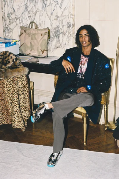 Look 18